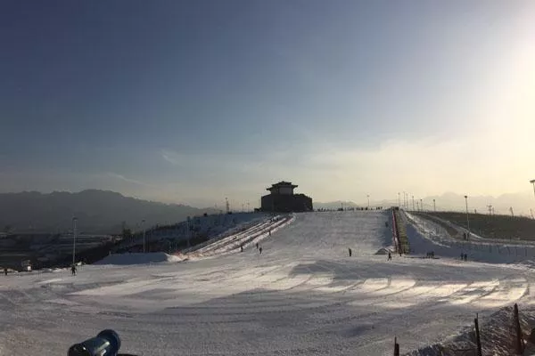 西安白鹿原滑雪場怎么去 西安到白鹿原滑雪場怎么坐車