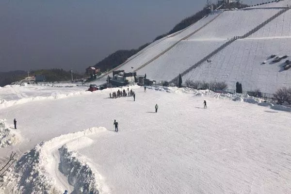 安吉江南天池滑雪場(chǎng)在哪怎么去