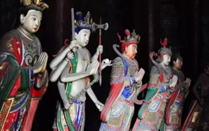 山西大同華嚴(yán)寺的彩塑什么樣的  九龍壁的來歷