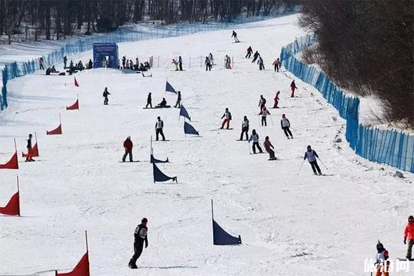 北京石京龍滑雪場滑雪票價格多少 滑雪用具+教練收費(fèi)